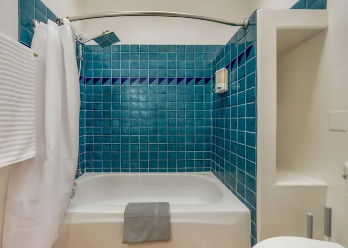 House & Casita, Large Group Or Family, Sleeps 6+ Tucson