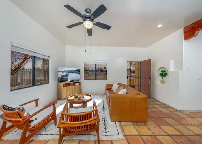 House & Casita, Large Group Or Family, Sleeps 6+ Tucson
