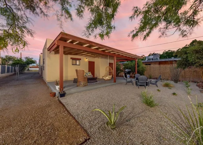 House & Casita, Large Group Or Family, Sleeps 6+